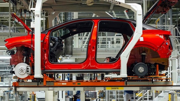 La guerra in Ucraina rimanda il lancio di Volkswagen ID.5