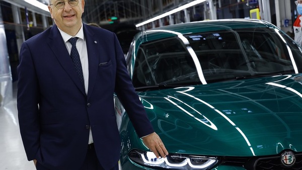 Alfa Romeo, non tornerà indietro: solo elettriche dal 2027