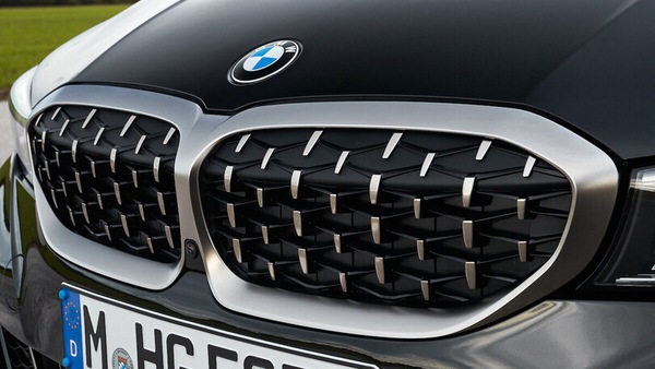 Nuova BMW i3 è Serie 3 elettrica, eccola