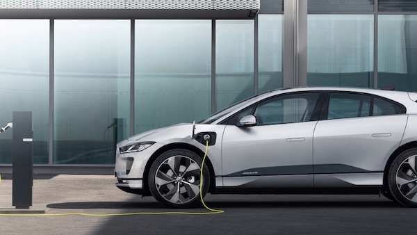 Jaguar Land Rover dimezzerà la emissioni gas serra per il 2030