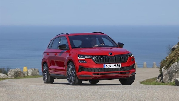 Skoda Karoq 2022, suv ricco di serie: i prezzi