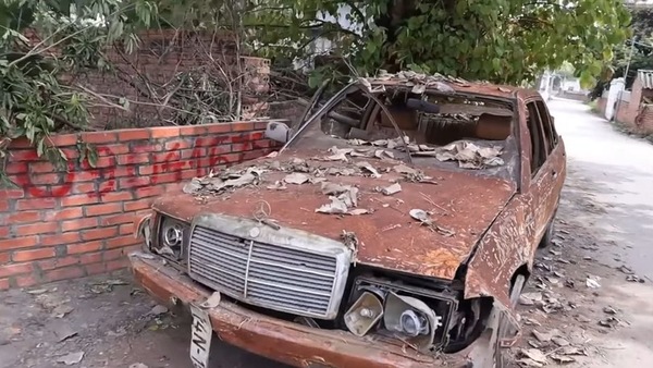 L’incredibile restauro di una Mercedes abbandonata da 40 anni