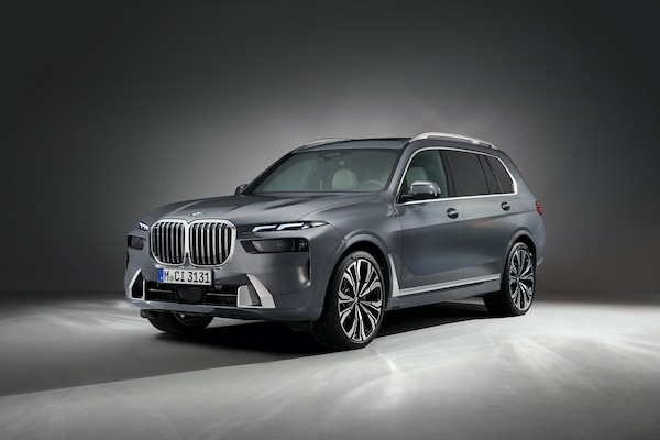 BMW X7, nuovo sguardo con il restyling