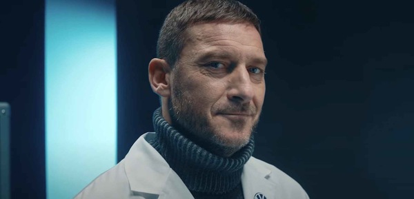 Totti si è finalmente convertito... all'elettrico!