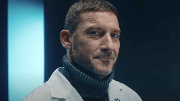 Totti si è finalmente convertito... all'elettrico!