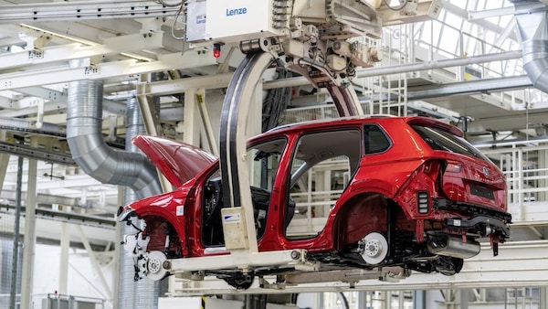 Stop alle auto termiche nel 2035, in Europa prime correzioni