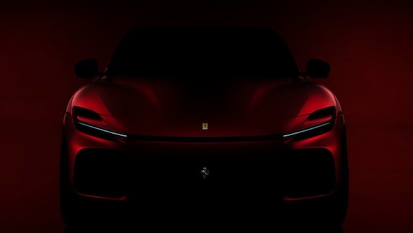Ferrari Purosangue V12, una clip conferma il motore