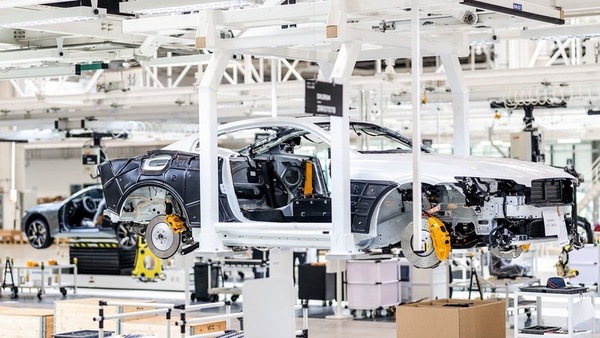 Polestar 2, aggiornamenti software e nei materiali ecologici