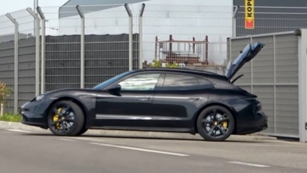 Lamborghini "studia" l'elettrica: a Sant'Agata spunta una Porsche Taycan