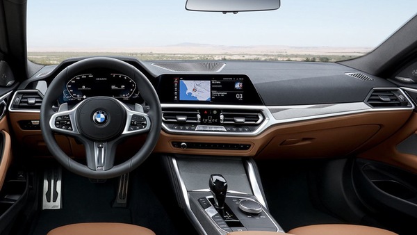Crisi dei chip, BMW consegna vetture senza Apple CarPlay e Android Auto
