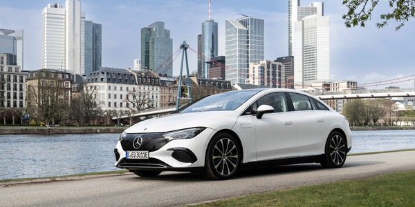 Mercedes EQE, il piacere della guida elettrica in formato classico
