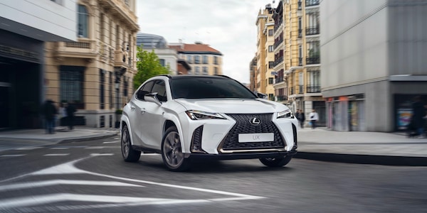Lexus UX Hybrid, il crossover si aggiorna