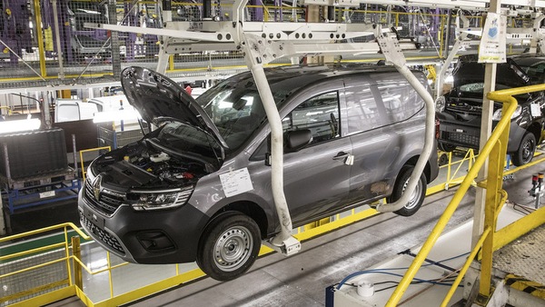 Renault esce da AvtoVaz con opzione di riacquisto