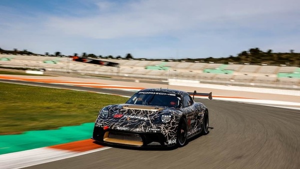 Porsche 718 Cayman GT4 ePerformance, la sportiva si fa elettrica