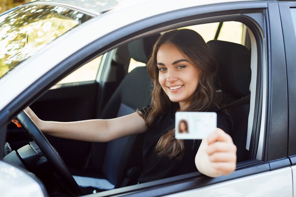 Sorpresa, per i giovani l'auto è ancora uno status symbol