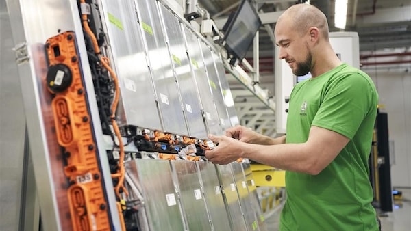 Skoda, le batterie per le MEB si assemblano in casa