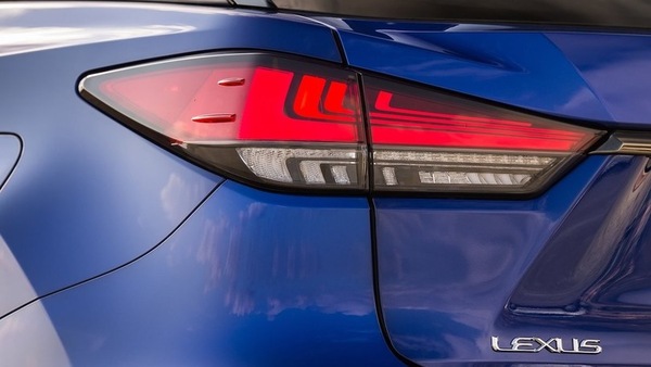 Nuova Lexus RX, spunta il design della coda