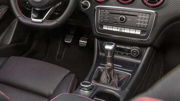 Mercedes elimina il cambio manuale, ecco quando