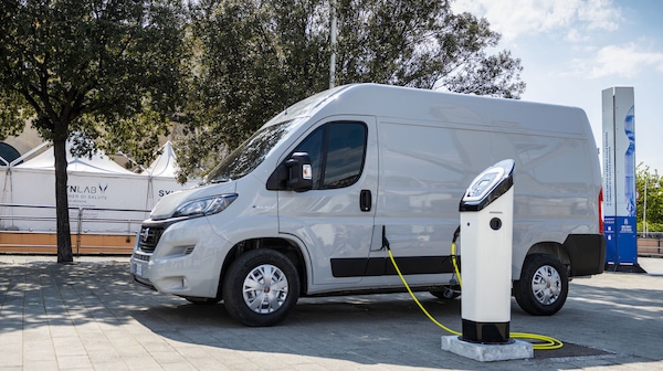 Toyota, arriva un grande furgone firmato Stellantis