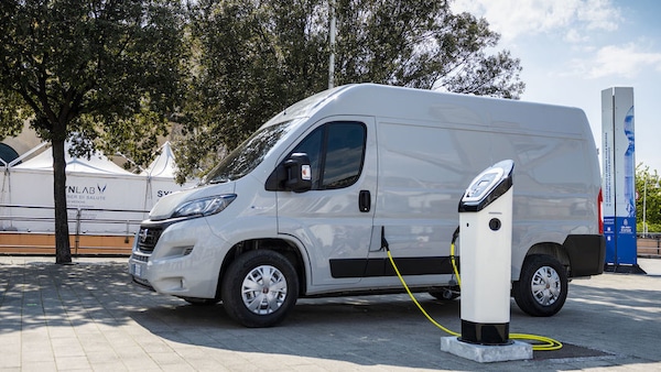 Toyota, arriva un grande furgone firmato Stellantis