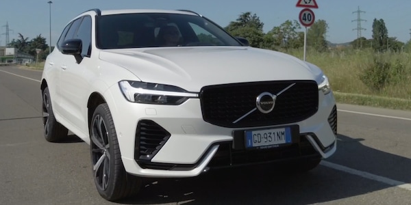 Volvo XC60 T6, il Suv plug-in si aggiorna: la prova