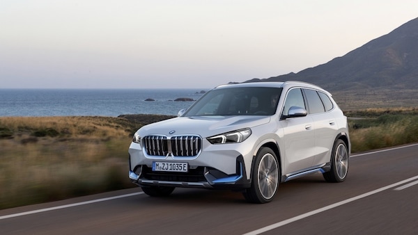 Nuova BMW X1, quanto cambia: dalle dimensioni ai motori, fino a iX1