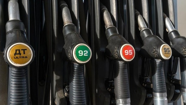 Caro benzina: sale di 1 cent il prezzo settimanale e vola a 1,886 euro/litro