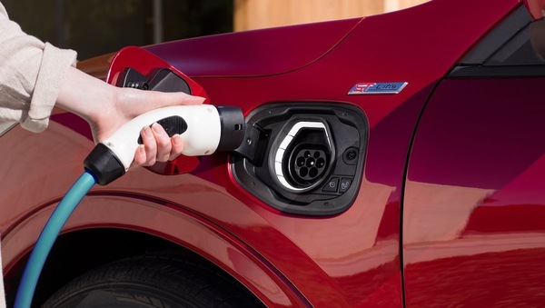 Stop alle auto termiche, Acea: "Prematuro guardare oltre il 2030"