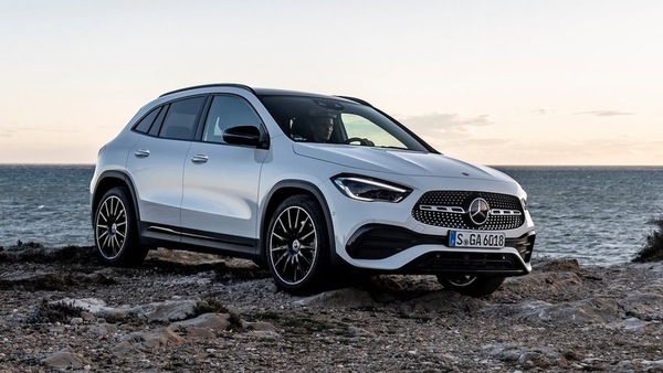 Mercedes GLA restyling 2023 accorcia la calandra