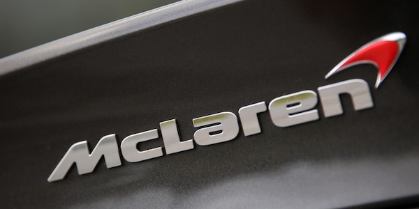 Sfida a Ferrari, McLaren valuta un SUV elettrico per il 2030