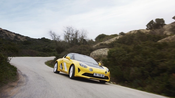 Alpine A110 Tour de Corse 75, i colori iconici e le sfide con Lancia