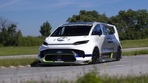 Ford Electric Supervan, esagerazione elettrica a Goodwood