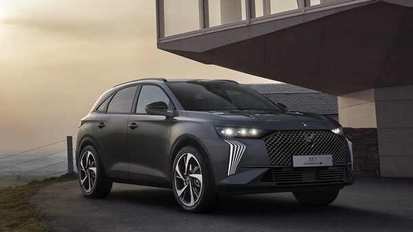 DS 7 restyling a tutto ibrido con le E-Tense, novità 360