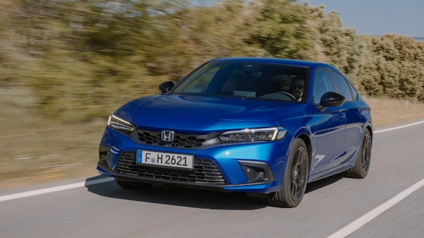 Honda Civic, la best seller punta tutto sull'ibrido