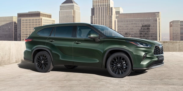 Toyota Highlander 2023, le novità del grande Suv ibrido