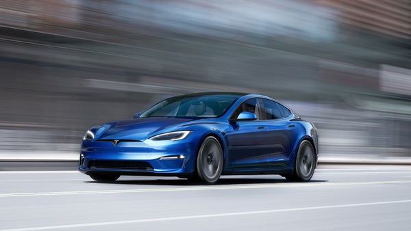 Tesla rilascia il sistema intelligente che protegge dalle buche