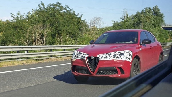 Alfa Romeo Stelvio restyling rilancia le novità 2023