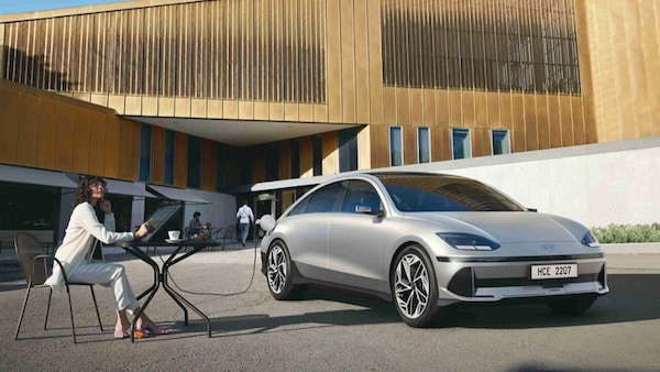 Nuova Hyundai Ioniq 6: l'elettrica che supera i 610km e rivoluziona lo spazio per viaggiare