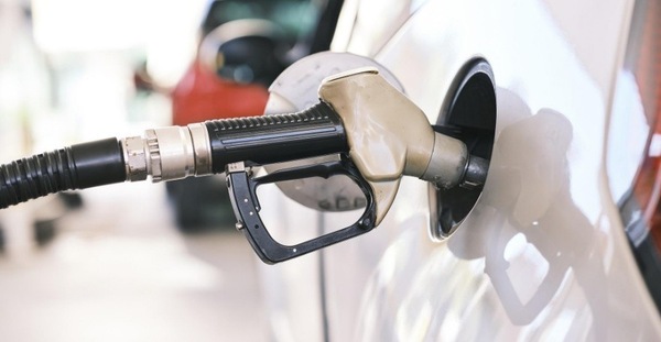 Bonus carburante di 200 euro per dipendenti privati: come ottenerlo