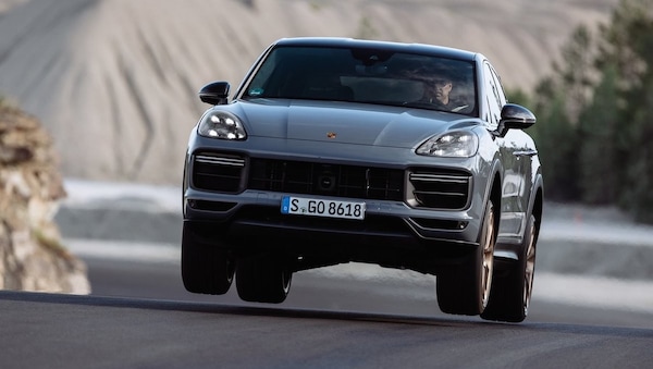 Porsche elettriche, dopo Macan un grande suv di lusso