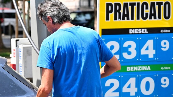Caro benzina: il Governo conferma il taglio dei prezzi fino al 21 agosto