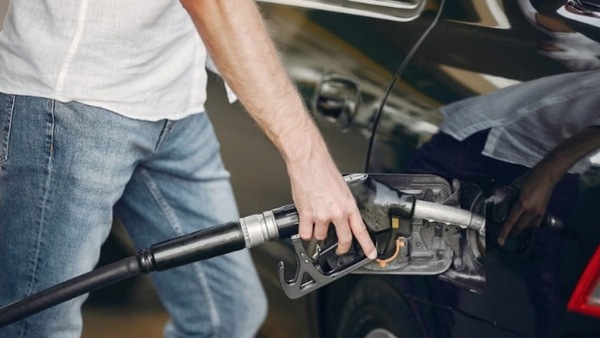 Carburanti, prezzi in discesa per benzina e Diesel