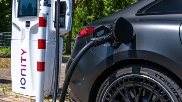 Italiani ancora scettici sull'elettrico: ecco i maggiori dubbi