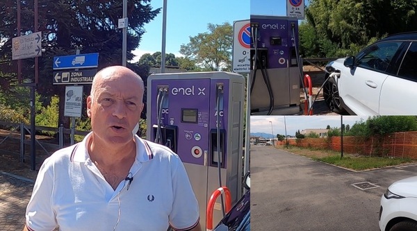 Perché le colonnine di ricarica per le auto elettriche sono 'nascoste' in Italia?