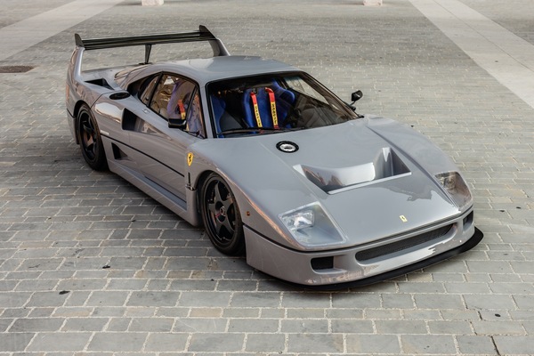Ferrari F40, la più potente e rara di tutte all'asta