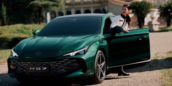 MG7, la elegante berlina sportiva debutta in Cina con motori termici