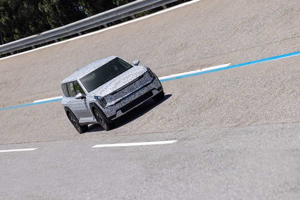 Kia EV9, prime foto ufficiali del grande Suv elettrico
