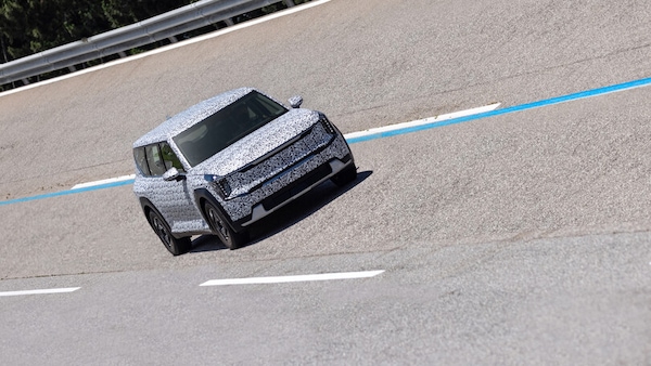 Kia EV9, prime foto ufficiali del grande Suv elettrico