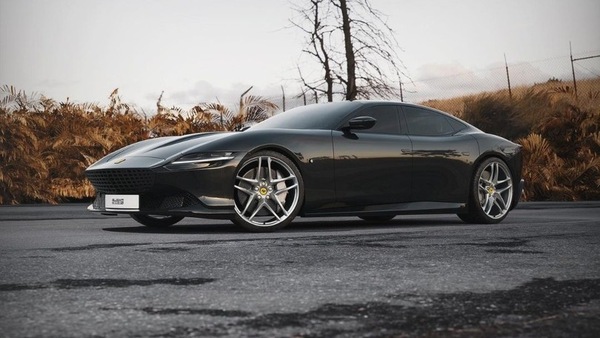 Una Ferrari Roma Limousine? Ecco come si trasformerebbe la supercar
