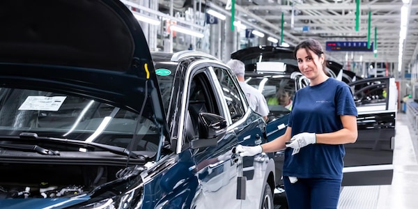 Stellantis, 200 milioni su Sochaux per la produzione di SUV multi-energy